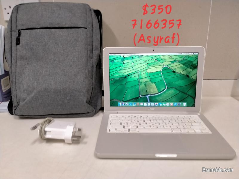 Pictures of Apple Macbook 2010 (Refurbished)