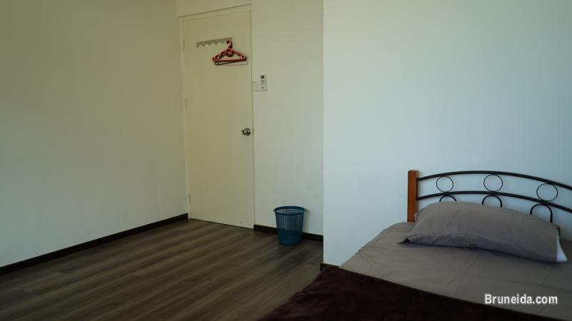 Semi-furnished room $290 - image 3