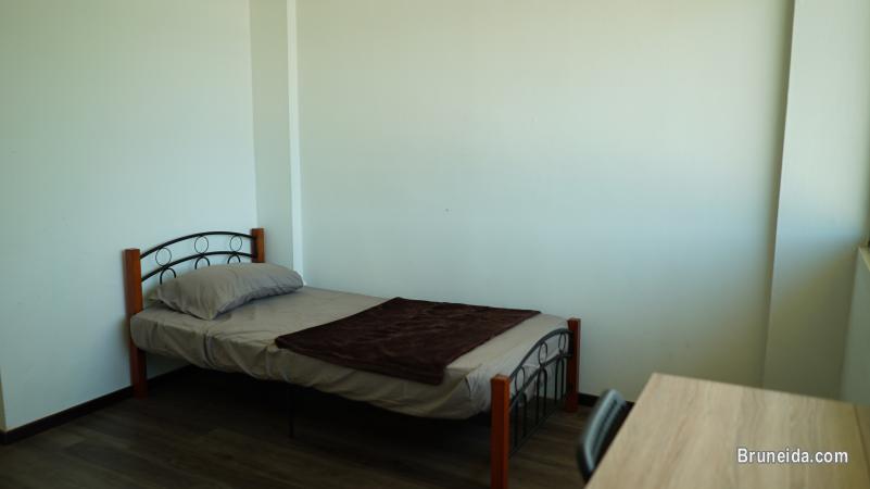 Semi-furnished room $290 - image 4