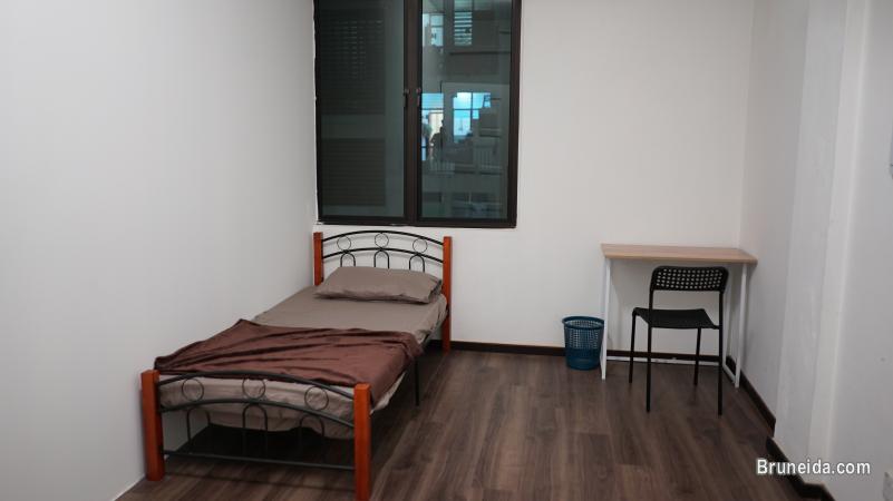 Semi-furnished room $290 - image 6