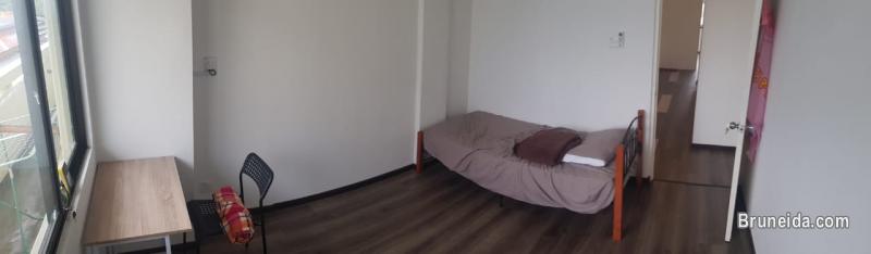 Semi-furnished room $290 - image 2