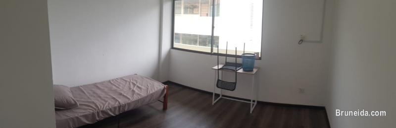 Semi-furnished room $290 - image 3