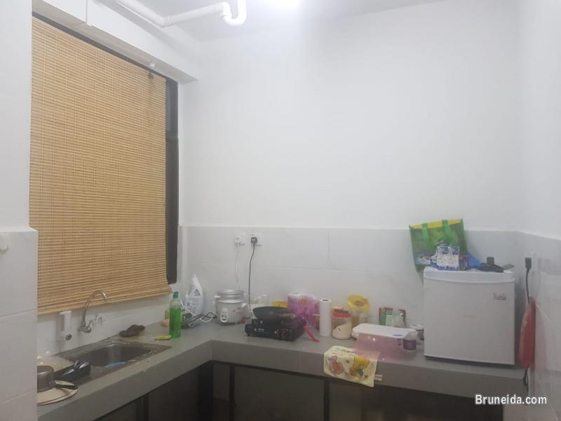 Semi-furnished room $290 - image 4