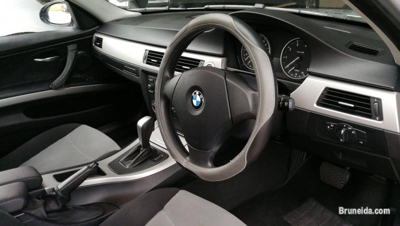 BMW E90 320i - image 2