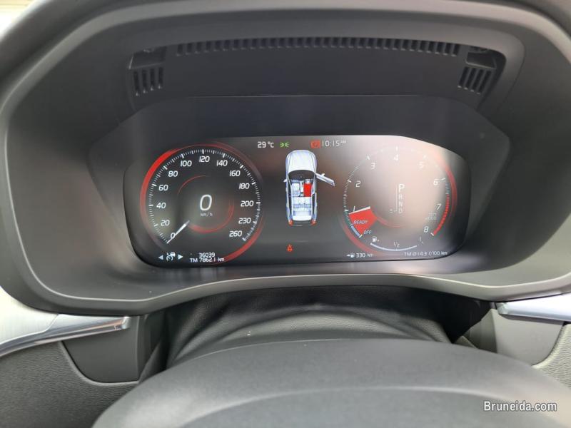 VOLVO XC60 T5 - image 6