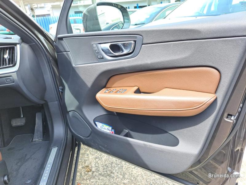 VOLVO XC60 T5 - image 8