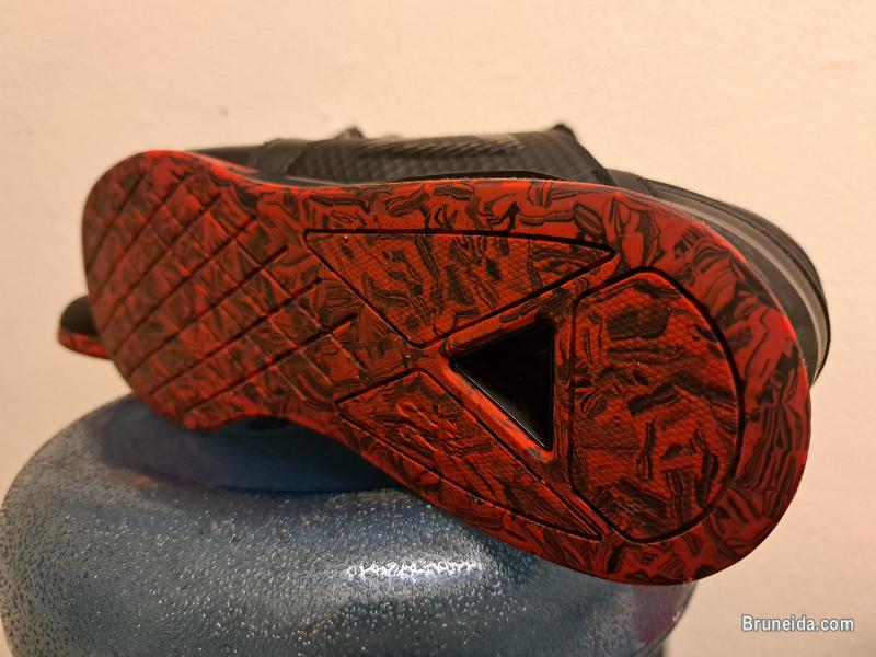 Training shoes - image 4