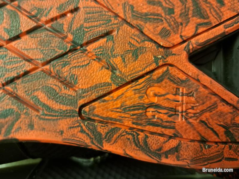 Training shoes - image 5