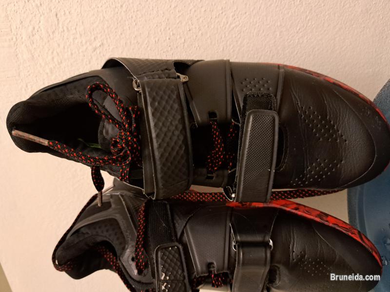 Training shoes - image 6