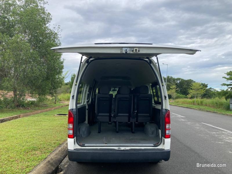 Toyota Hiace Commuter - image 11