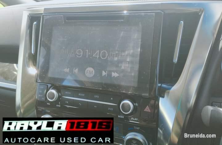 TOYOTA VELLFIRE - image 5