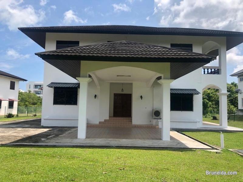 For Rent Detach Vintage Home in Jerudong - image 4