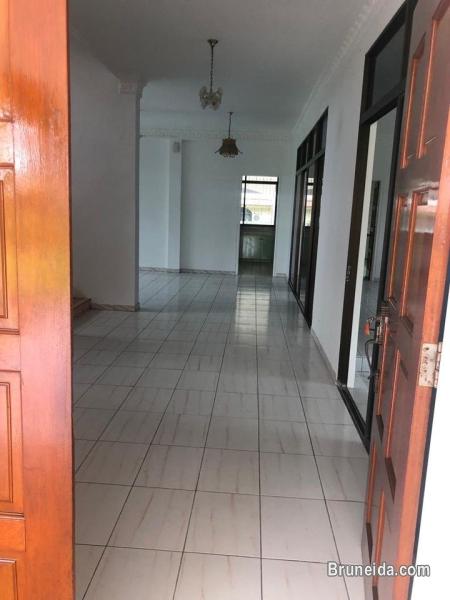 For Rent Detach Vintage Home in Jerudong - image 5