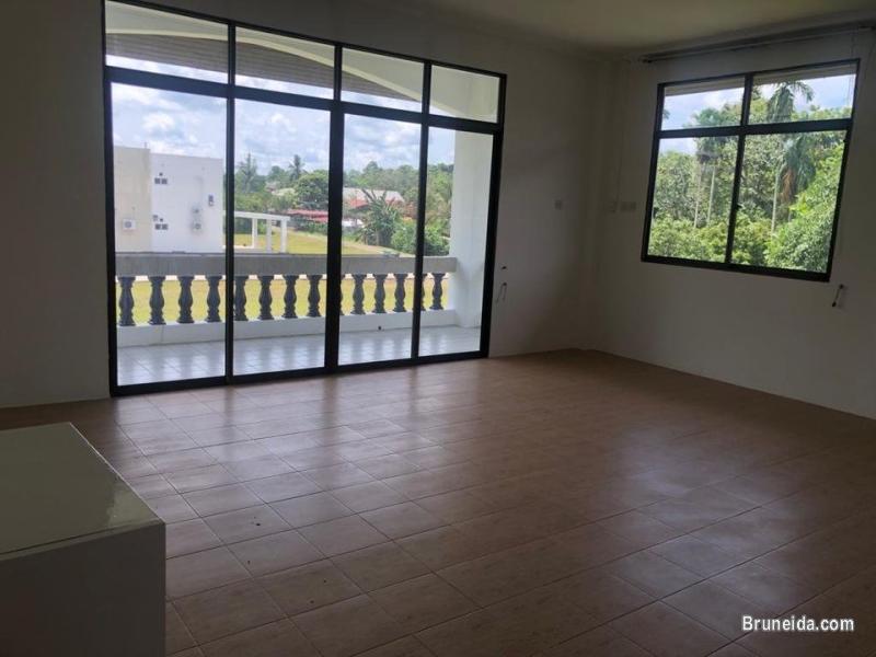 For Rent Detach Vintage Home in Jerudong - image 9