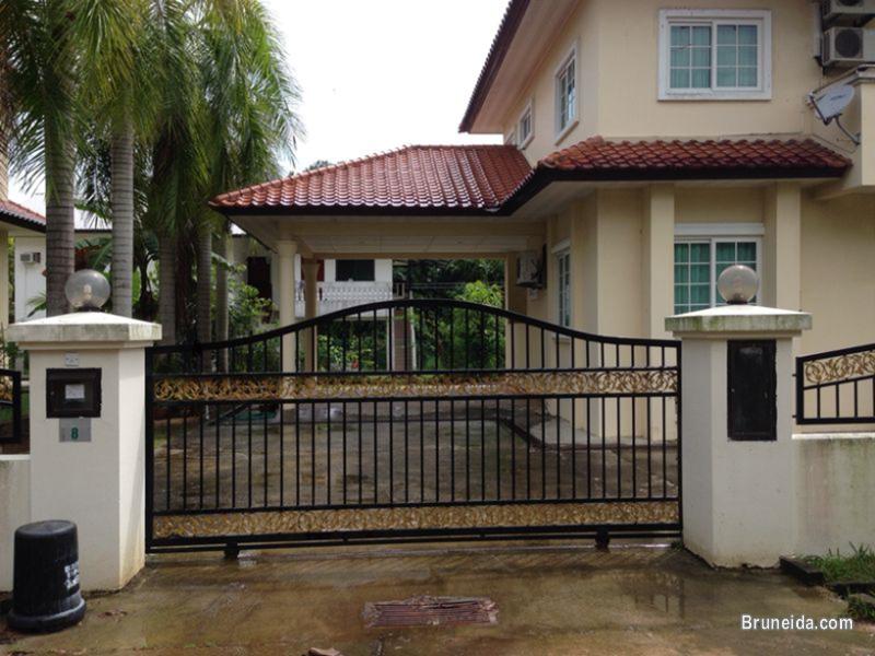 Double Story Detached House For Rent - image 1