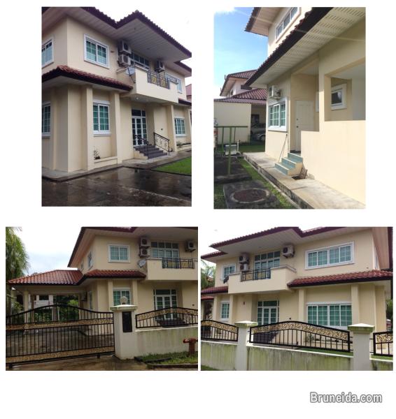 Double Story Detached House For Rent - image 2