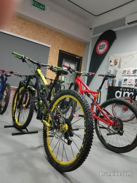 YT Capra 27. 5 Size M for $1500 - image 2