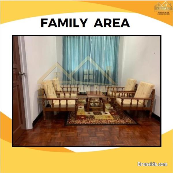 Double Storey Detached House For Rent - image 5