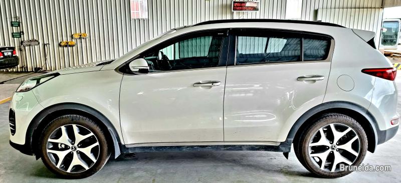 Kia sportage GT line 2018, pearly white, taken care by kia only - image 1