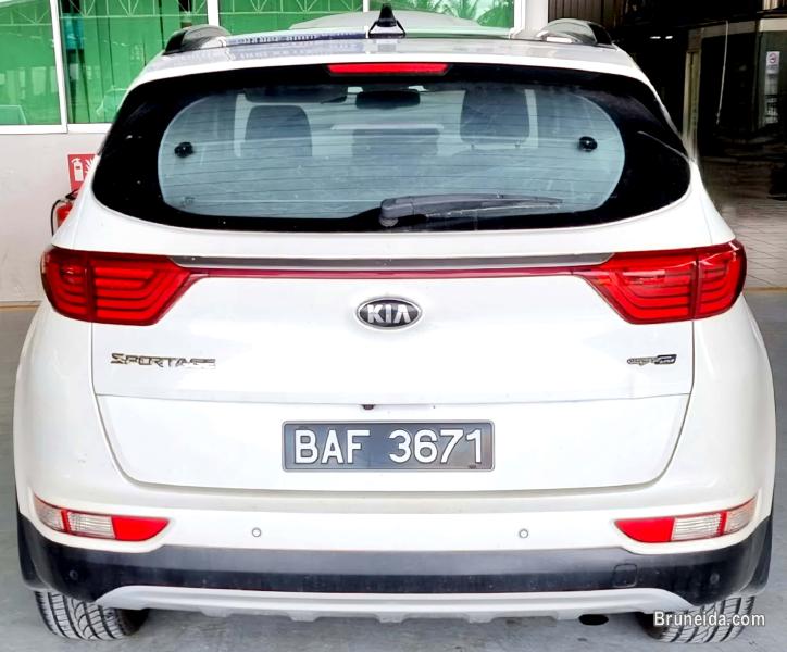 Kia sportage GT line 2018, pearly white, taken care by kia only - image 2