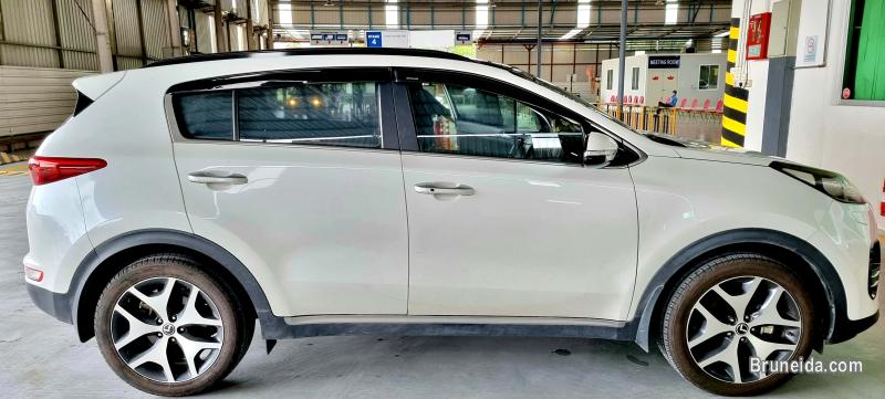 Kia sportage GT line 2018, pearly white, taken care by kia only - image 3