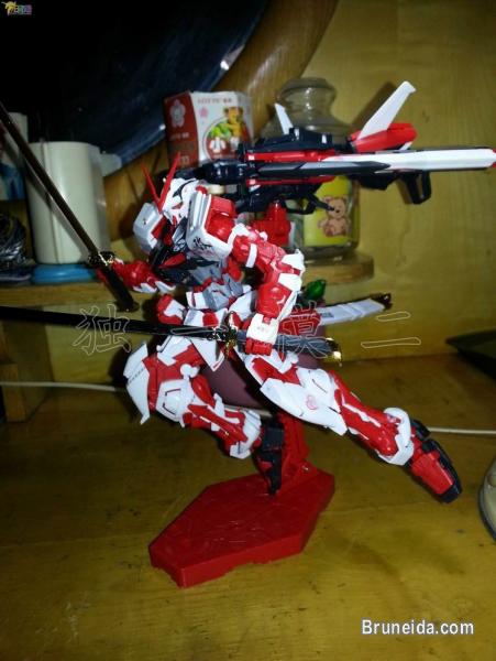 Pre Order - Japanese anime figures Gundam 1/100 MG Astray Red - image 4