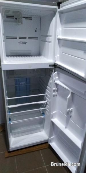 Toshiba 230L two door fridge - image 2
