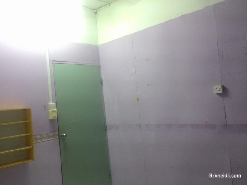 ROOM FOR RENT - image 3