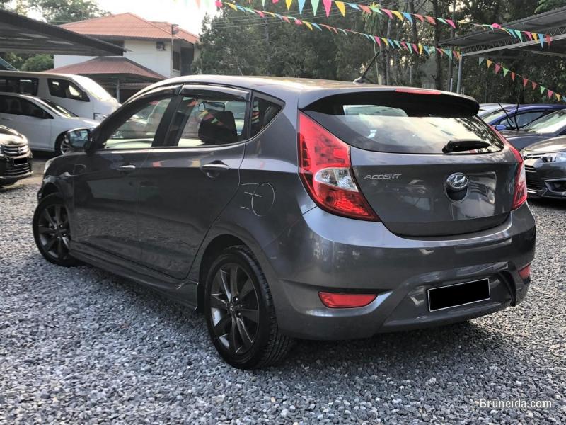 Hyundai Accent - image 2