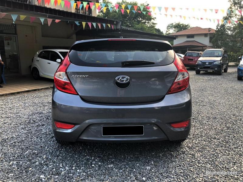 Hyundai Accent - image 4