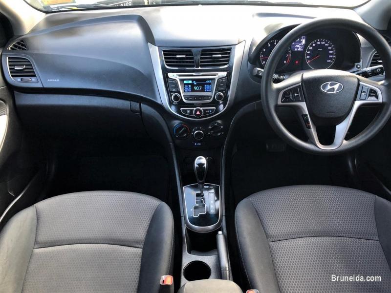 Hyundai Accent - image 6