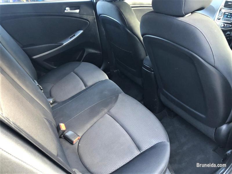 Hyundai Accent - image 7