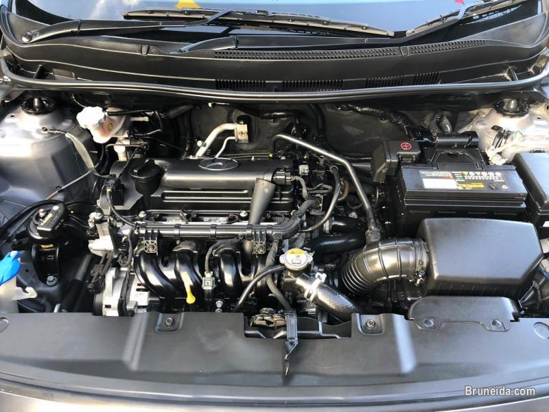 Hyundai Accent - image 8