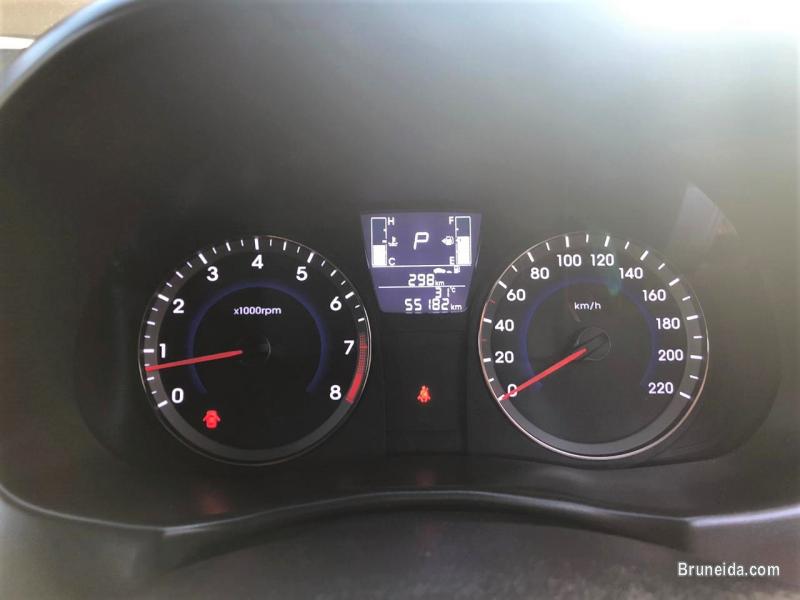 Hyundai Accent - image 9