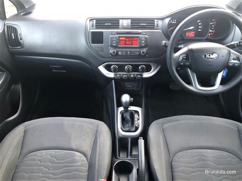 Kia Rio - image 6