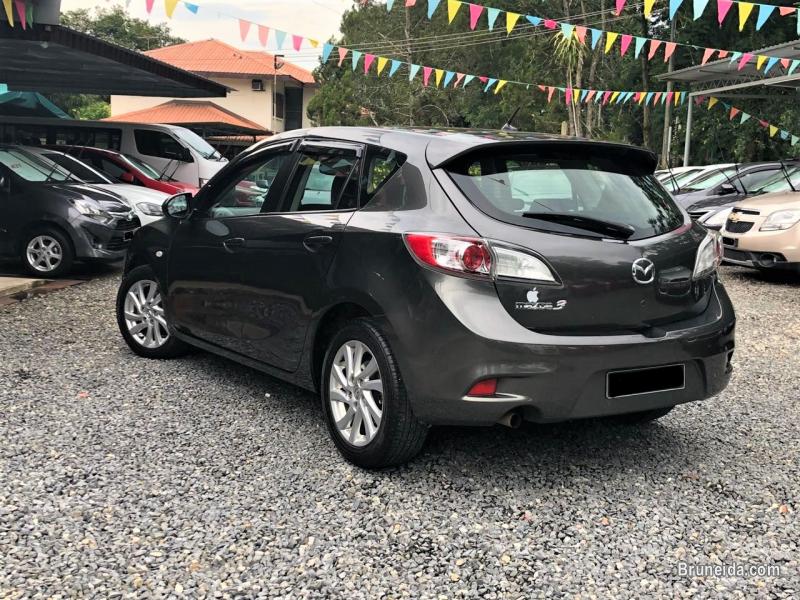 Mazda 3 - image 2