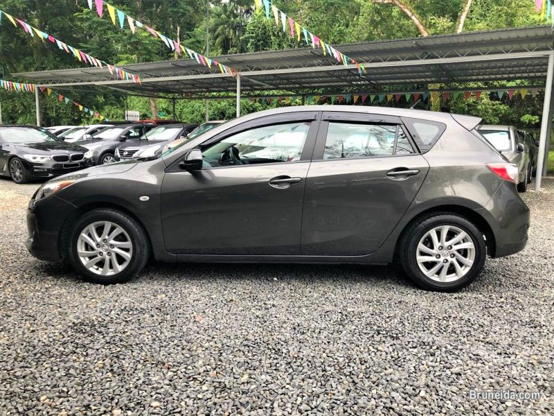 Mazda 3 - image 5