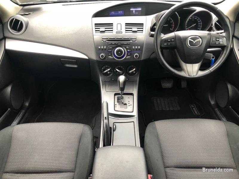 Mazda 3 - image 6