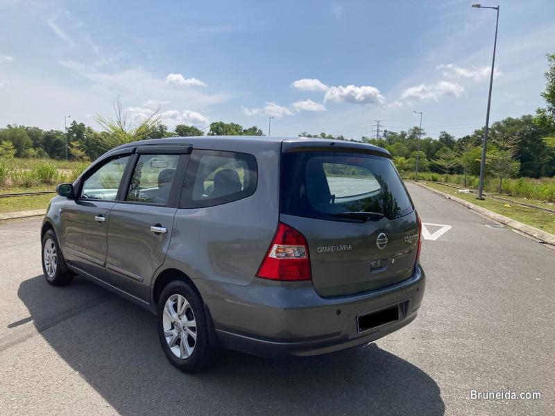 Nissan Grand Livina - image 2