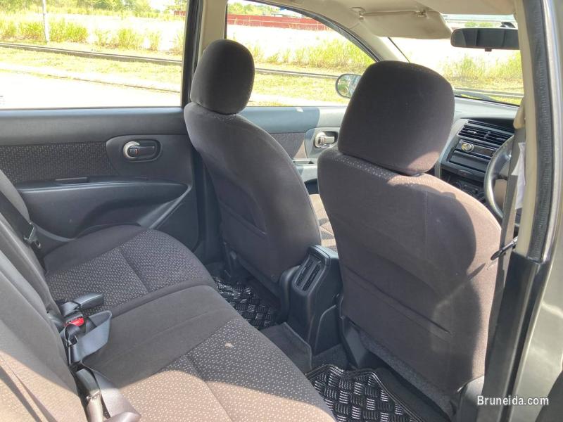 Nissan Grand Livina - image 4