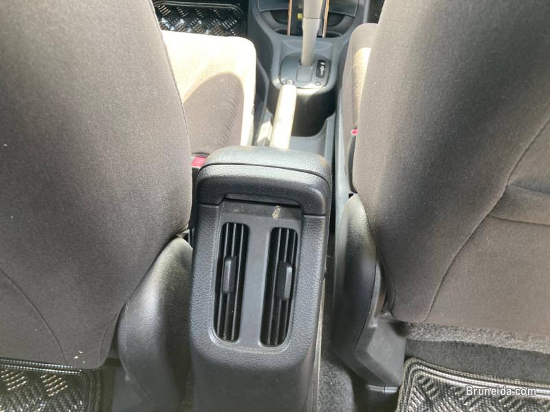 Nissan Grand Livina - image 8