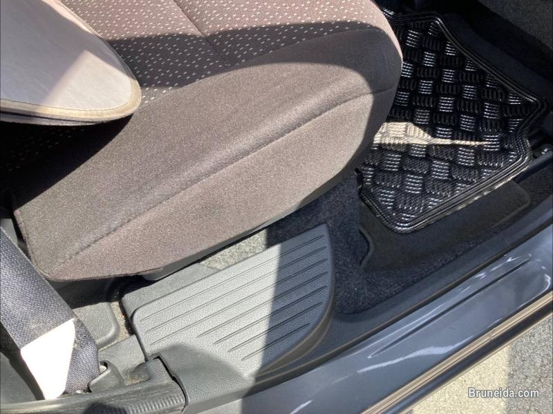 Nissan Grand Livina - image 9