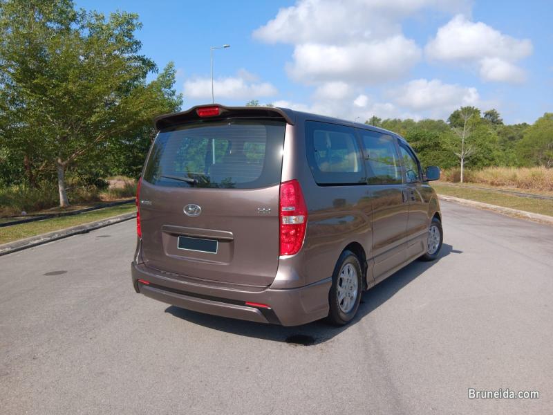 Hyundai H1 9 Seaters - image 2