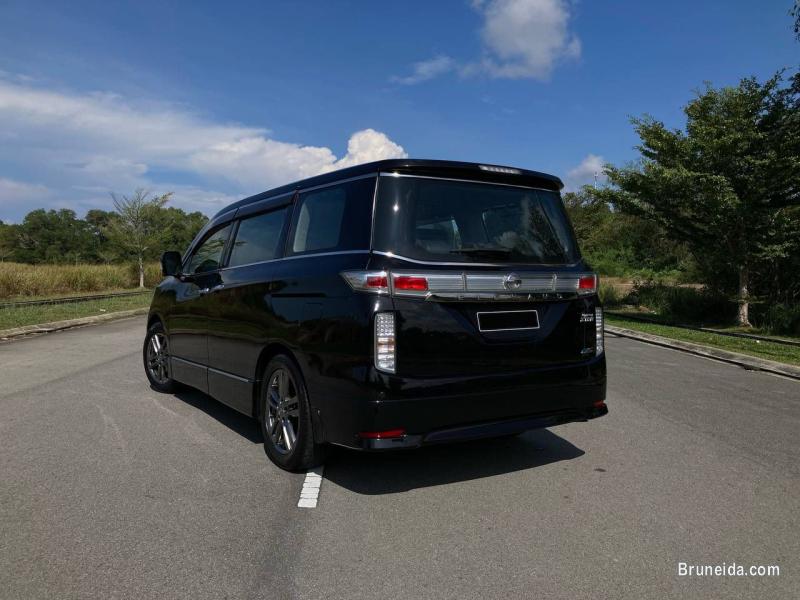 Nissan Elgrand 250 Highway Star - image 2