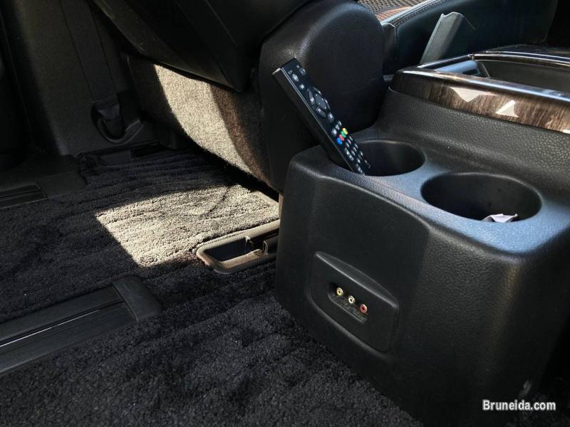 Nissan Elgrand 250 Highway Star - image 4