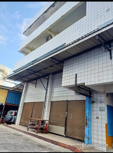 BANGUNAN 3 TINGKAT UNTUK DI SEWAKAN - image 1