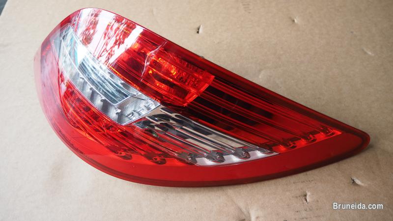 MERCEDES BENZ W251 R400 4MATIC 2017 LED TAIL LAMPS - image 3