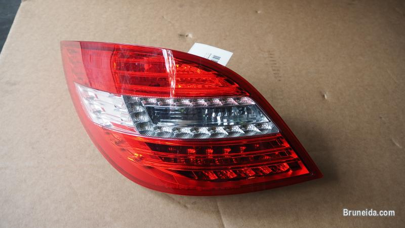 MERCEDES BENZ W251 R400 4MATIC 2017 LED TAIL LAMPS - image 7