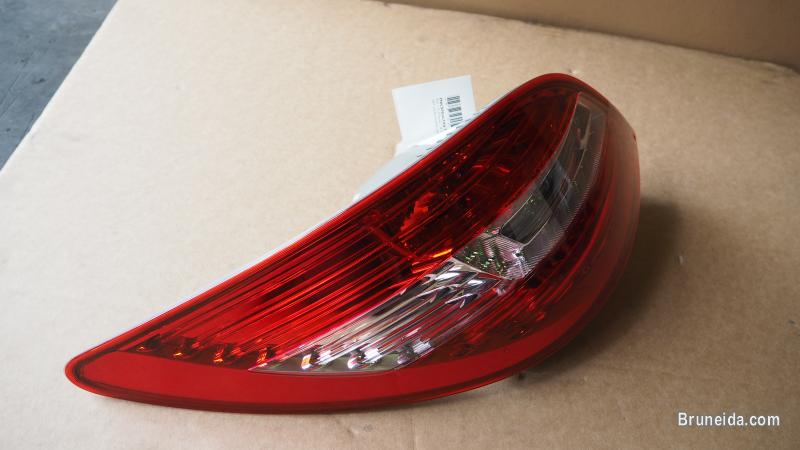 MERCEDES BENZ W251 R400 4MATIC 2017 LED TAIL LAMPS - image 8