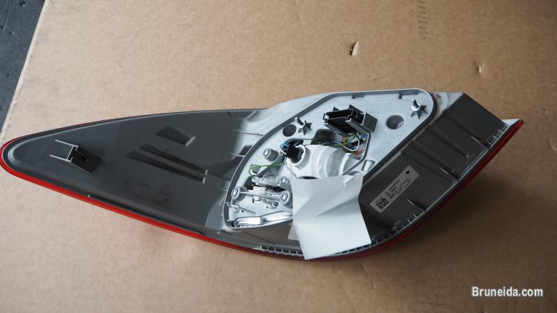 MERCEDES BENZ W251 R400 4MATIC 2017 LED TAIL LAMPS - image 9